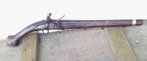 C - ARMI ANTICHE -  - PISTOLA   A PIETRA   NAPOLETANA.   INCISIONI.   SEC. XVIII.